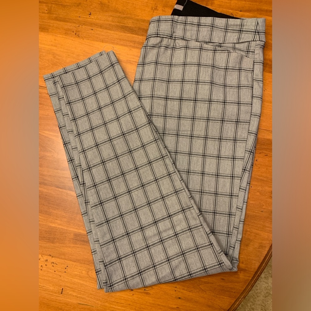 Black and gray plaid trouser